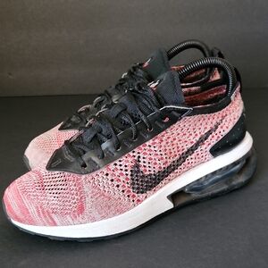 Nike Youth Black and White Flyknit Athletic Shoes Size 6